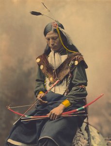 Ritratto del capo del consiglio Oglala Sioux Bone Necklace da American Photographer