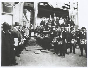 Schomburg tra Massoni e Odd Fellows alla posa della prima pietra del Tempio Ionico da American Photographer