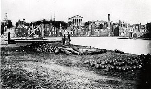 Lato sud del bacino del canale, Richmond, Virginia, aprile 1865