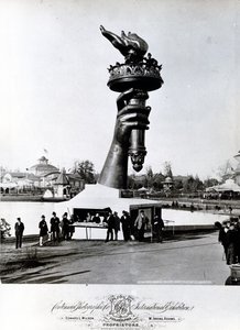 La Mano e la Torcia della Statua della Libertà da American Photographer