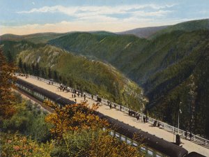Treno in arrivo ad American, California (foto a colori) da American Photographer