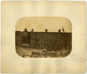 Caserme occidentali e parata, Battaglia di Fort Sumter, 15 aprile 1861 da American Photographer