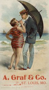 Coppia che fuma sulla spiaggia