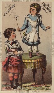 Ragazza in piedi su uno sgabello da American School