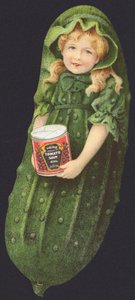 Ragazza vestita da cetriolo che tiene una lattina di Heinz Tomato Soup da American School