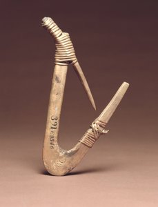 Gancio da halibut, 1800 circa (legno e radice di abete rosso) da American School
