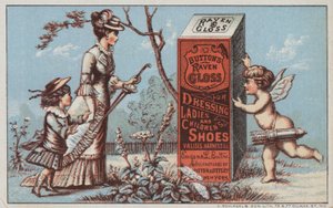 Signora e ragazza che guardano la lucentezza delle scarpe da American School