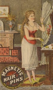 Signora che si acconcia i capelli