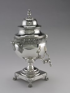 Urna da tè, fabbricata da Harvey Lewis, 1811-25 da American School