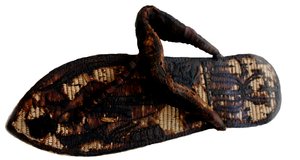 Sandalo di Tutankhamon decorato con prigionieri legati e simboli sema-tawy, XIV sec. a.C. da Ancient Egypt