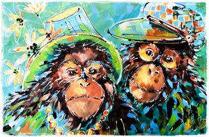 Scimmiette giocose con il cappellino