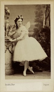 Ritratto della ballerina Marfa Muravyeva nel balletto Diavolina da Andre Adolphe Eugene Disderi
