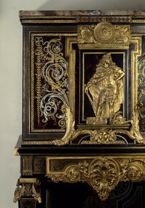 Arte Francia: Mobile adorna la figura di Re Luigi XIV in Ercole Gallico. Dettaglio. Mobili di André Boulle intorno al 1700. Altezza: 1,87m. Parigi, Museo del Louvre. da Andre Charles Boulle