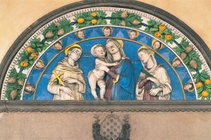 Lunetta in terracotta smaltata raffigurante Madonna con Bambino tra i Santi da Andrea Della Robbia