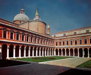 Architettura rinascimentale: vista del chiostro della chiesa di San Giorgio Maggiore progettata dall