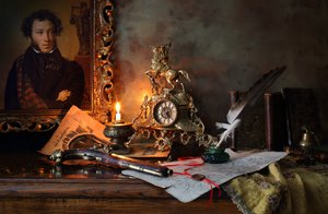 Scrivania letteraria a lume di candela
