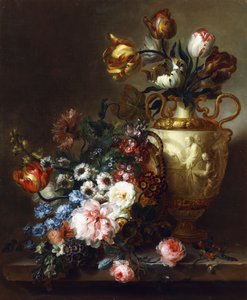 Tulipani in un vaso e rose in un cesto su un bordo di pietra da Ange Louis Guillaume Lesourd Beauregard
