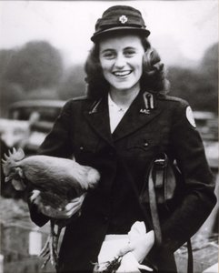 Kick Kennedy in uniforme della Croce Rossa Americana a Londra (c.1943) da Thomas Kelly