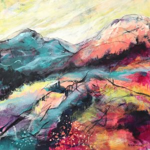 Un paesaggio montano dai colori vivaci