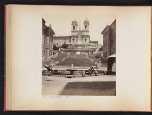 Veduta della Scalinata di Trinità dei Monti, Piazza di Spagna e Trinità dei Monti a Roma, Italia da Anonymous