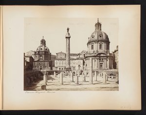 Vista del Foro di Traiano a Roma, con la colonna di Traiano e le chiese Santissimo Nome di Maria e Santa Maria di Loreto da Anonymous