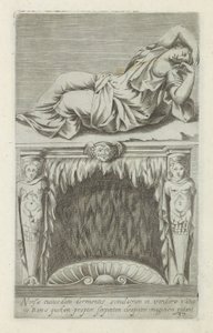 Sculptuur van de slapende Ariadne boven een schouw