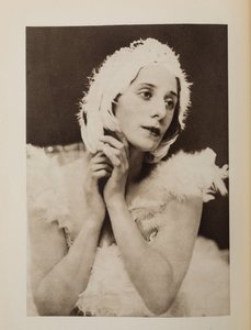 Anna Pavlova nel balletto Il cigno morente di Camille Saint-Saëns, Anonimo. Cromolitografia, Collezione Privata da Anonymous Anonymous