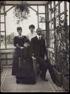 Dagmar di Danimarca, Michele Aleksandrovič di Russia, Alessandra di Danimarca e principessa Vittoria - Imperatrice vedova Maria Fëdorovna, Granduca Michele Aleksandrovič, Regina Alessandra di Gran Bretagna da Anonymous Anonymous
