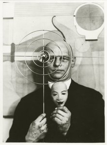 Oskar Schlemmer, Anonimo. Fotografia da Anonymous Anonymous