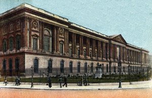 Parigi: vista esterna della Colonnade du Louvre costruita da Claude Perrault (1613-1688). Fotografia del 1920 in "Artistic Album" della città di Parigi. Collezione privata.