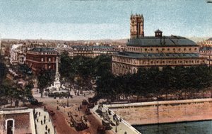 Parigi: vista di Place du Chatelet e del Teatro Sarah-Bernhardt (attuale Teatro de la Ville). Sullo sfondo, la Torre di Saint Jacques. Fotografia del 1920 in "Album Artistico" della città di Parigi. Collezione privata. da Anonymous Anonymous