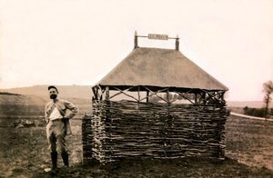 Fotografia da un album personale di un tenente di fanteria durante i primi mesi della Prima Guerra Mondiale da Anonymous Anonymous
