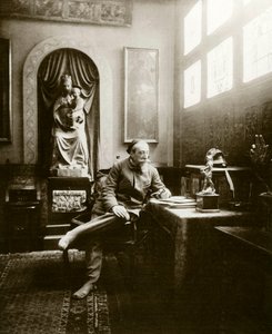 Ritratto dello scrittore francese Anatole France nel 1904 nel suo ufficio. Collezione privata
