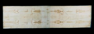 La sacra sindone di Torino, lenzuolo di lino che mostra tracce (supposte quelle di Cristo) di tortura di un corpo. Cappella Reale della Cattedrale di San Giovanni Battista di Torino, Italia.