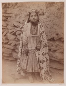 Ragazza adornata di gioielli d
