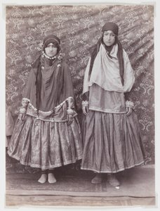 Due donne in costume tribale da Antoin Sevruguin