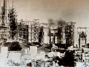 Architettura: vista della Cattedrale della Sagrada Familia (Sacra Famiglia), Barcellona - il cantiere nel 1899 da Antoni Gaudi