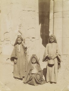 Ragazze arabe che portano acqua, Egitto da Antonio Beato