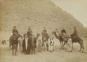 Famiglia di turisti a Giza, Egitto da Antonio Beato