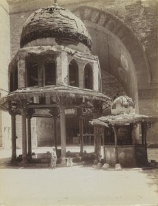 Fontana nella Moschea del Sultano Hassan, Egitto da Antonio Beato