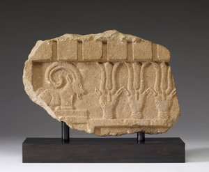 Frammento di un fregio con un Ibex e Oryxes, V-IV secolo a.C.