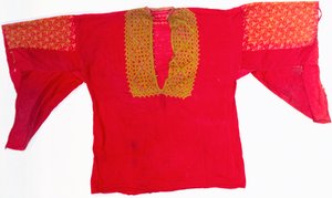 Un vestito ricamato di mussola rossa da Arabic School