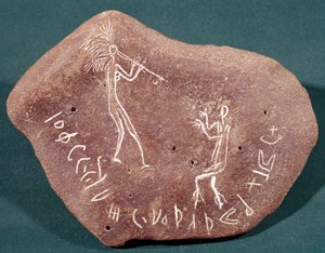Pietra iscritta con un danzatore, un suonatore di flauto e un
