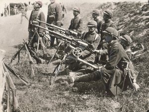 Dragoni francesi con mitragliatrici durante la Prima Guerra Mondiale