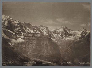 Vista della Silberhorn, della Mittaghorn, della Grosshorn, della Breithorn e della Tschingelhorn nelle Alpi Bernesi (Panorama della catena della Jungfrau)