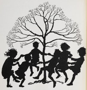 Silhouette di bambini che danzano intorno a un albero da Arthur Rackham