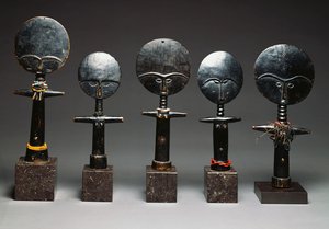 Un gruppo di bambole Ashanti, Akua