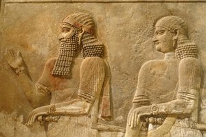 Dettaglio di Sargon II e guardia, rilievo dal palazzo del re Sargon a Khorsabad, circa 716-713 a.C. da Assyrian