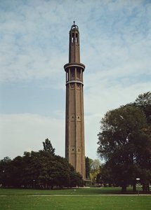 Torre di orientamento nel Parco Paul-Mistral, progettata da Auguste Perret (1874-1954) Gustave Perret (1876-1952) e Claude Perret (1880-1960) 1925 (foto)