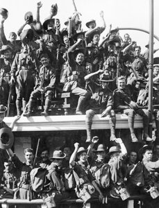 Imbarco della Australian Naval and Military Expeditionary Force (AN&MEF) per la Nuova Guinea, 19 agosto 1914 da Australian Photographer